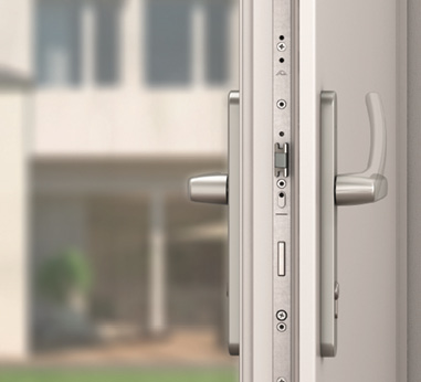 H600, a handle-operated multi-point locking system for a swing door