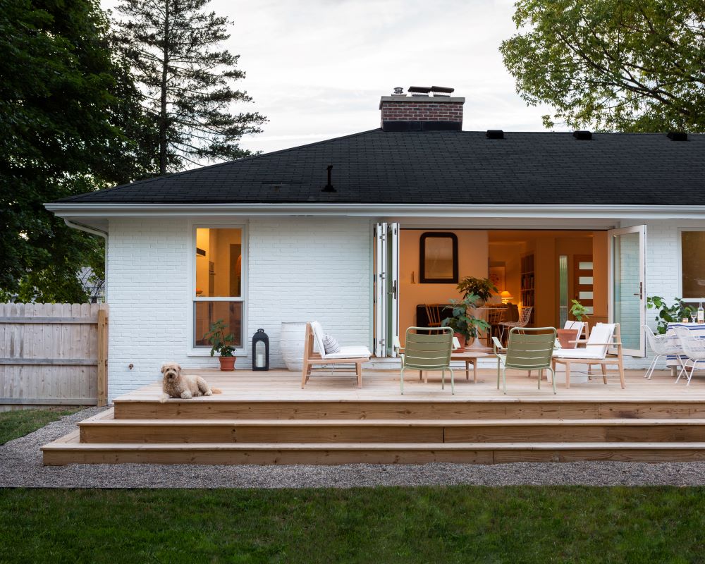 ranch house with multi-panel patio door