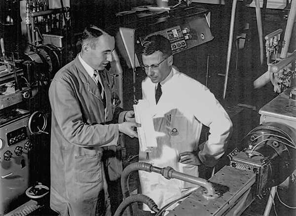 Founder Helmut Wagner (right) laid the foundation for REHAU in the Bavarian town of Rehau, Germany 75 years ago