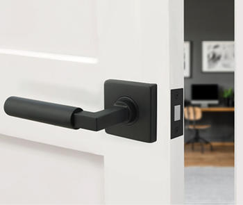 magnetic latch for interior doors